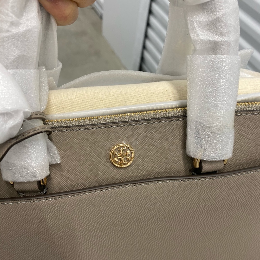 Tory Burch classic Robinson satchel bag NWT crossbody - Picture 2 of 16